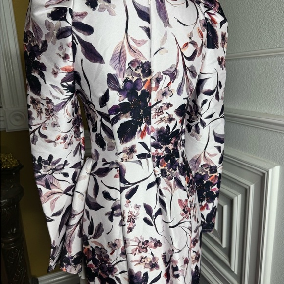 Badgley Mischka
Floral Flounce Hem Gown - Picture 9 of 16